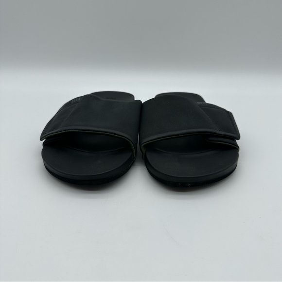 Sandals_&_Flip_Flops